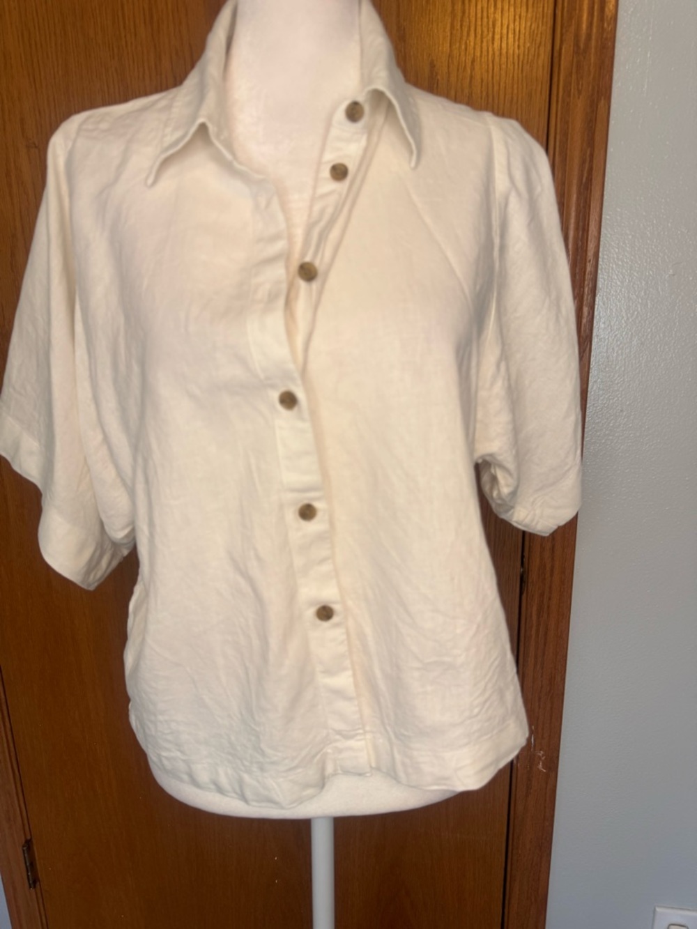 Banana Republic Linen Blend Cream Short-Sleeve Button-Down Shirt